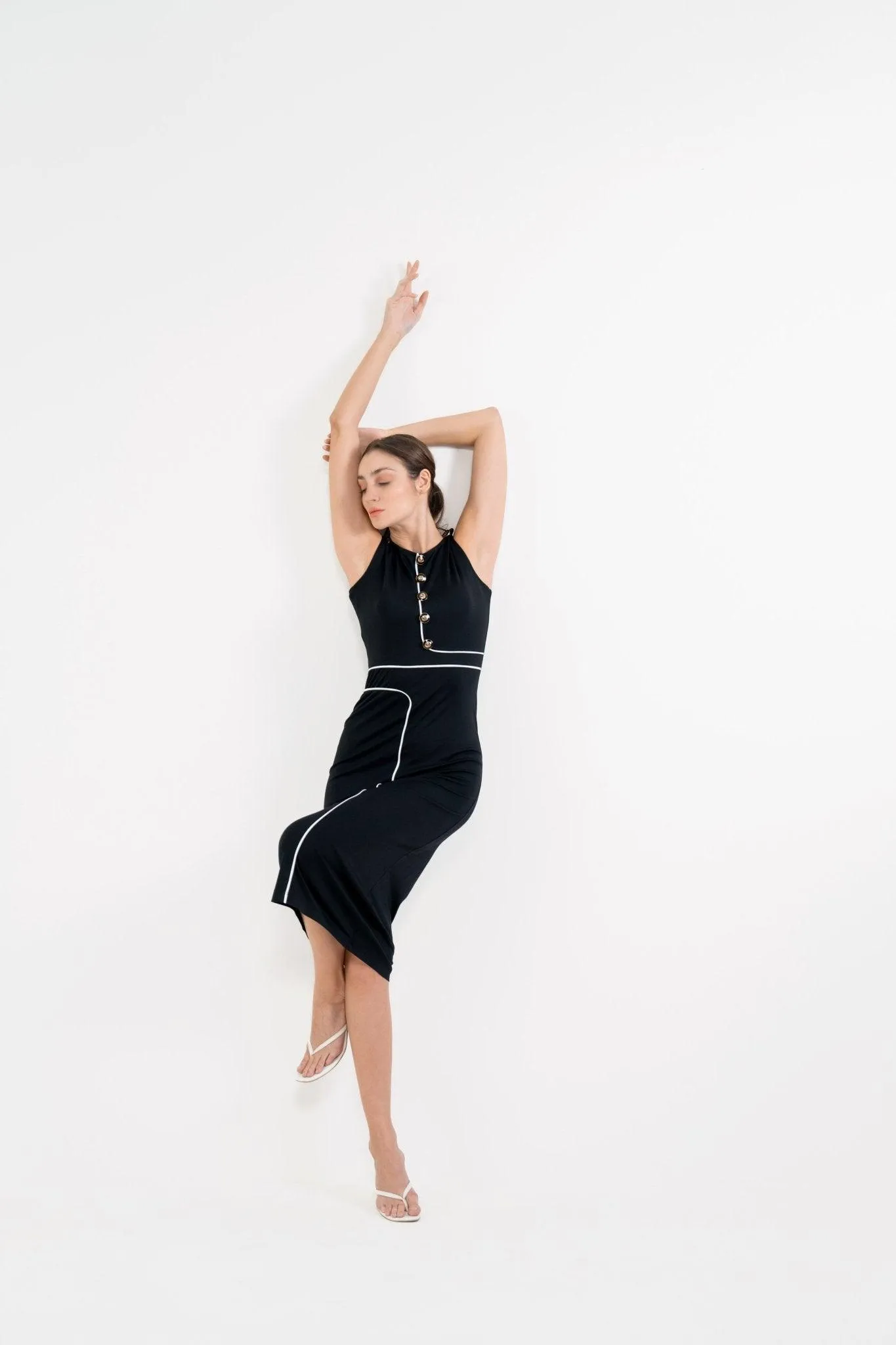 BLACK BODYCON DRESS WITH WHITE STYLELINE DETAIL