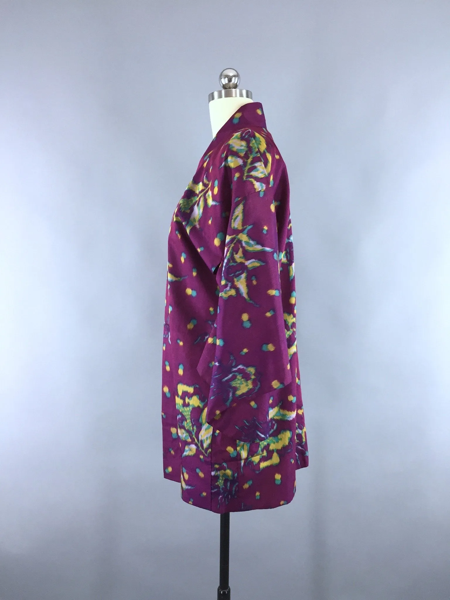 Vintage 1930s Silk Haori Kimono Cardigan / Purple Ikat Floral Print